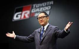 丰田章男乐成
蝉联
，但股东支持率大幅下滑