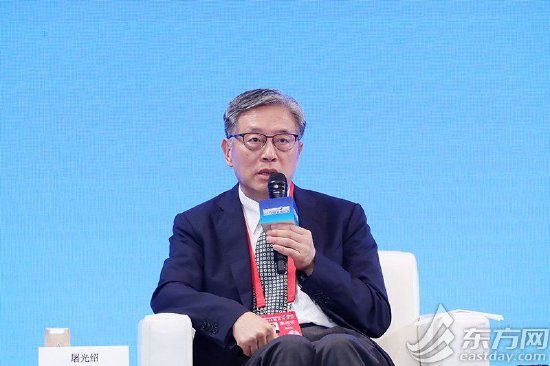 屠光绍：把中国碳市场代价
搞起来并不那么困难 关键是碳的订价
要顺应
中国整个绿色低碳发展 时时快讯