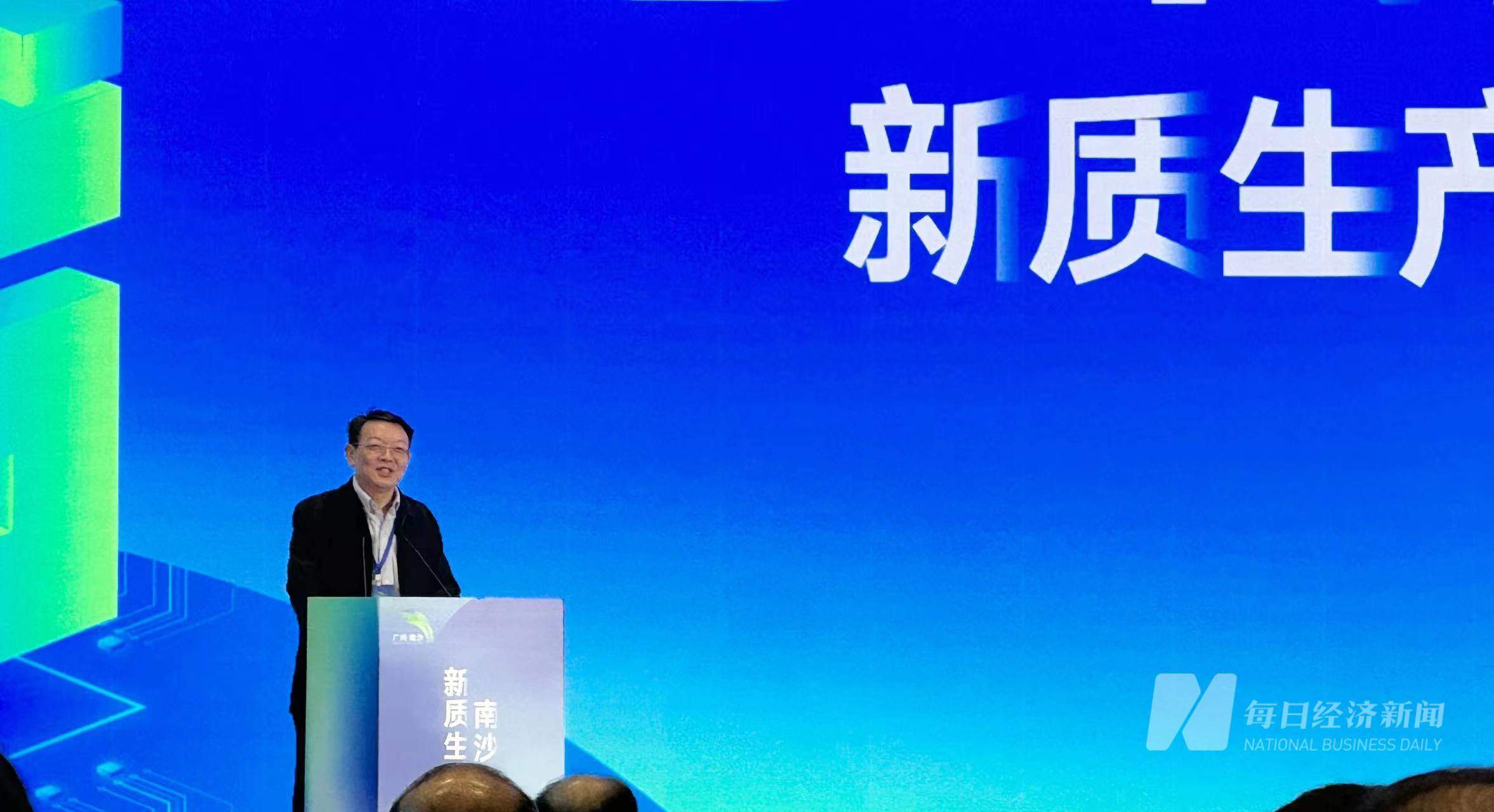 中国集成电路创新同盟
秘书长叶甜春：我国半导体财产
要通过路径创新来开辟新发展空间 时时快讯