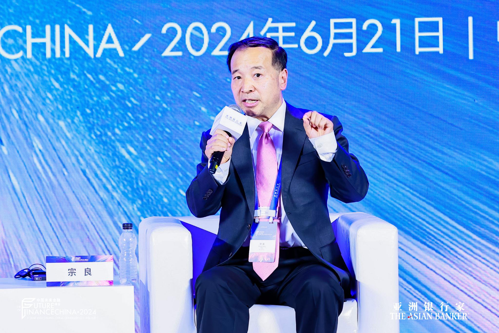 中国银行首席研究员宗良：破解中小微企业融资难困局 必要
金融机构与企业相互共同
 时时快讯