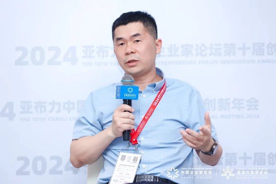 汪林朋×叶军×朱力×仇序｜畅谈AI的机遇与挑战 汪林朋×叶军×朱力×仇序｜泛论
AI的机会
与挑衅
 时时快讯