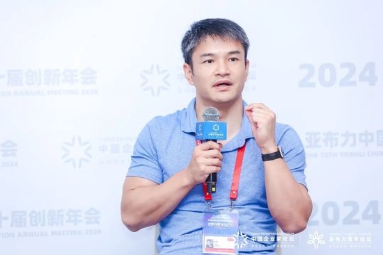 汪林朋×叶军×朱力×仇序｜畅谈AI的机遇与挑战 汪林朋×叶军×朱力×仇序｜泛论
AI的机会
与挑衅
 时时快讯