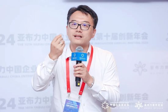 汪林朋×叶军×朱力×仇序｜畅谈AI的机遇与挑战 汪林朋×叶军×朱力×仇序｜泛论
AI的机会
与挑衅
 时时快讯