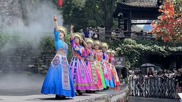 乘势而上 开辟
新局丨亚丹整家定制在热辣滚烫中逆势破 乘势而上 开辟
新局丨亚丹整家定制在热辣滚烫中逆势破 时时快讯