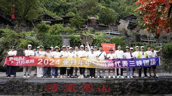 乘势而上 开辟
新局丨亚丹整家定制在热辣滚烫中逆势破 乘势而上 开辟
新局丨亚丹整家定制在热辣滚烫中逆势破 时时快讯
